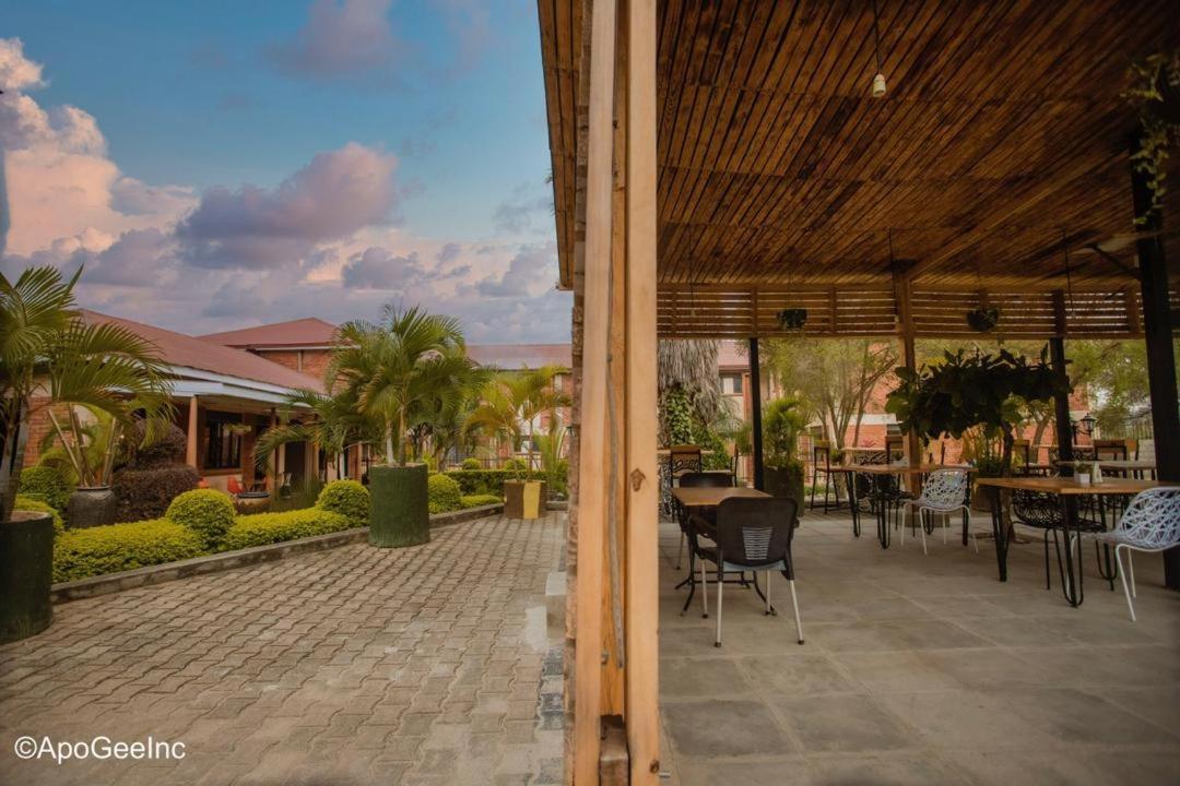 Acacia Hotel Mbarara Nyamitanga Buitenkant foto